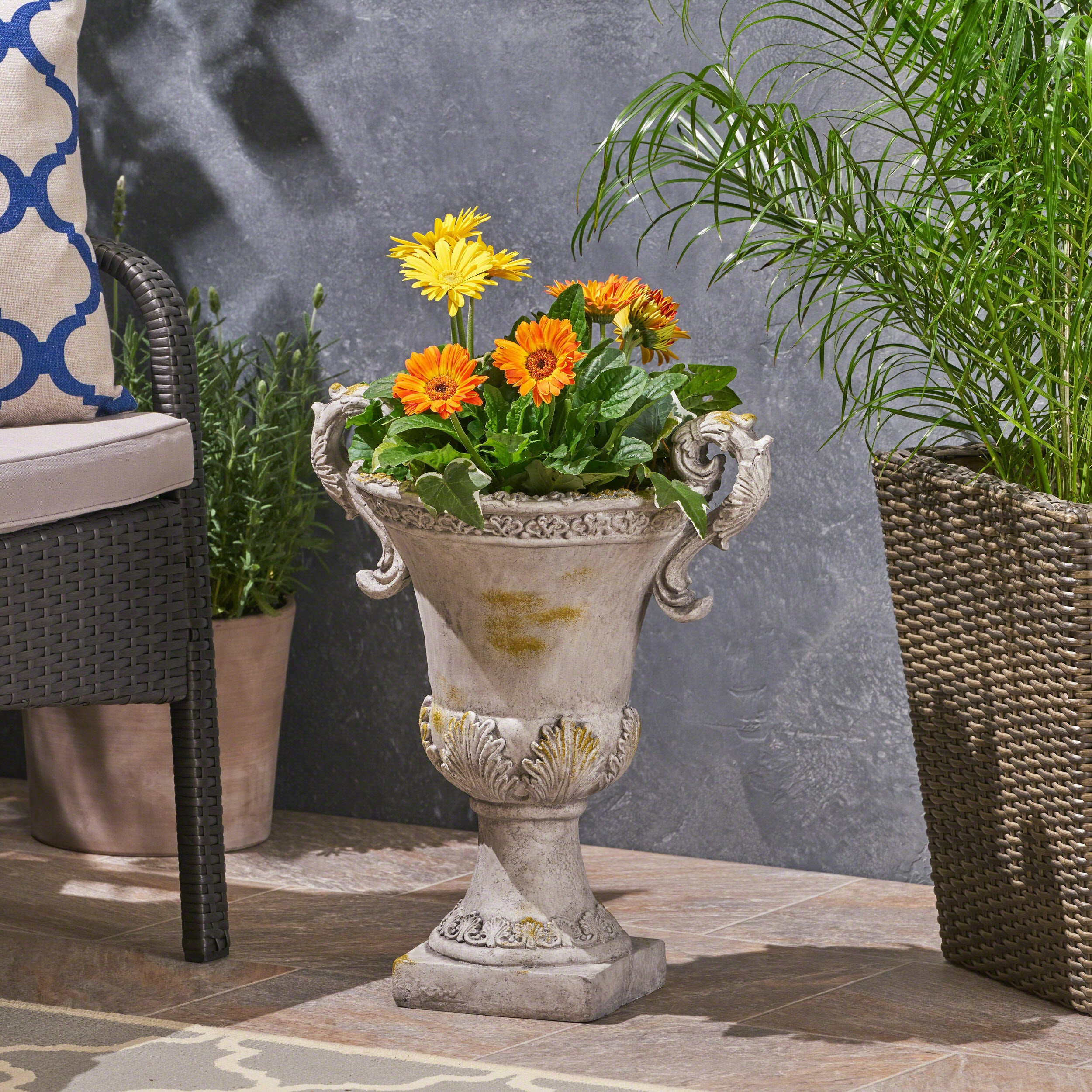 DELPHINE URN